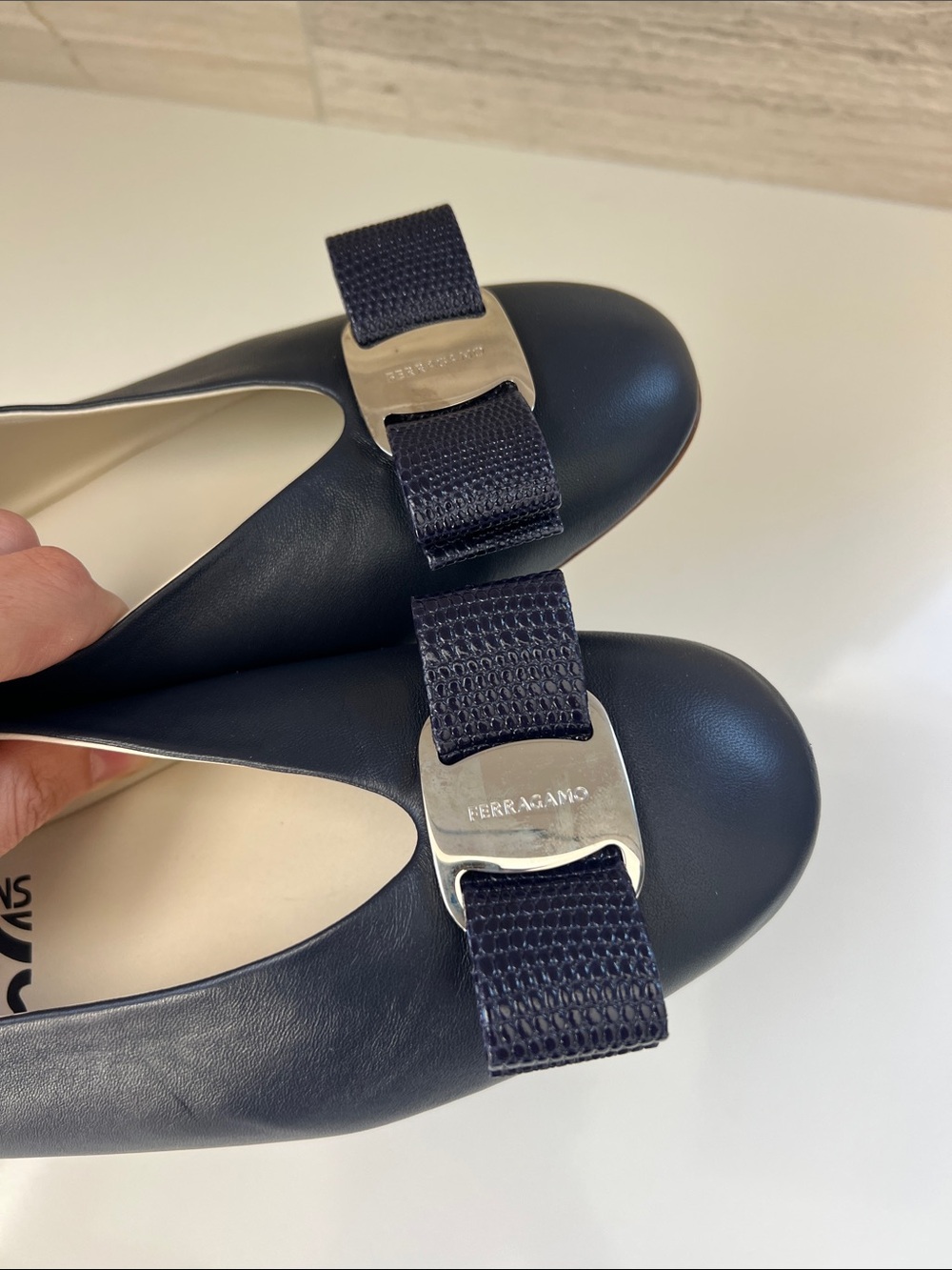 Salvatore Ferragamo creations Vara bow navy blue leather flats 10 - Picture 11 of 12